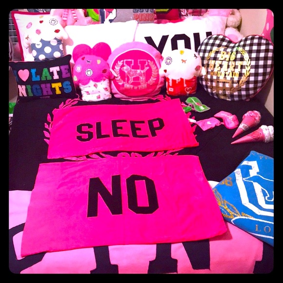 ๐PINK VS 2012 Pillow Cases HTF/RARE ๐ - Picture 3 of 3